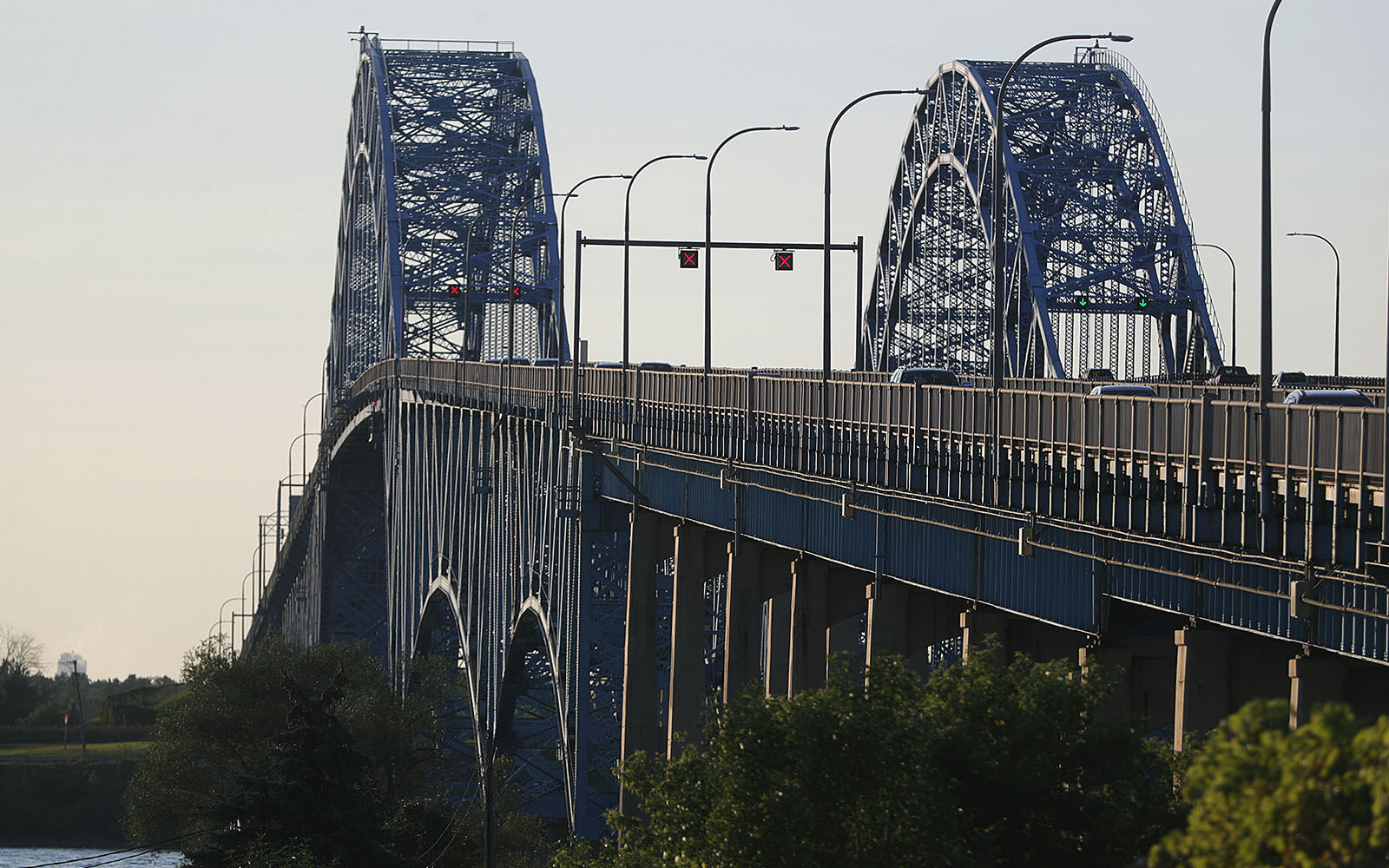 Twin truss arch bridges